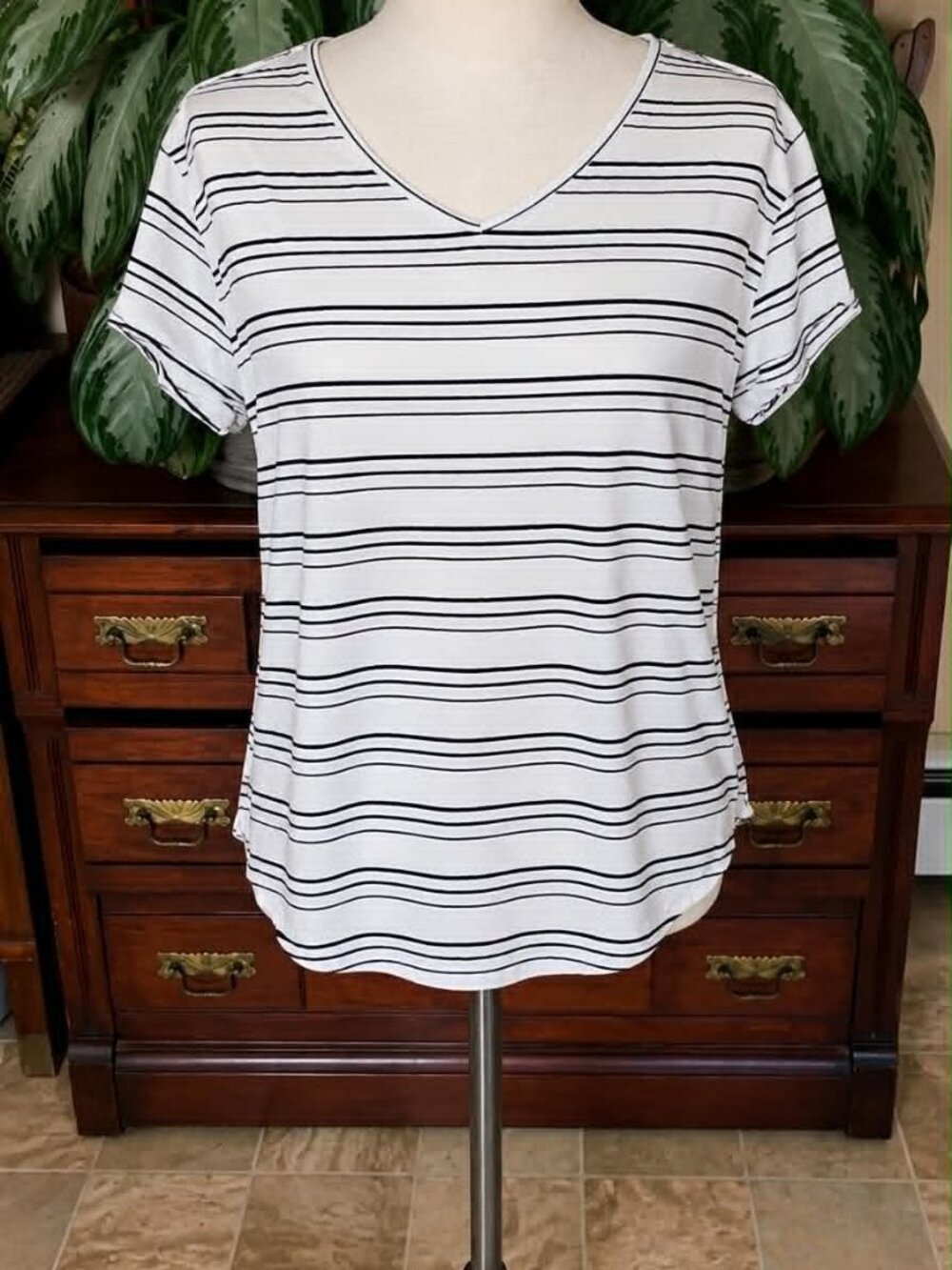 White Black Striped V-Neck Tee Short Sleeve 2XL #022